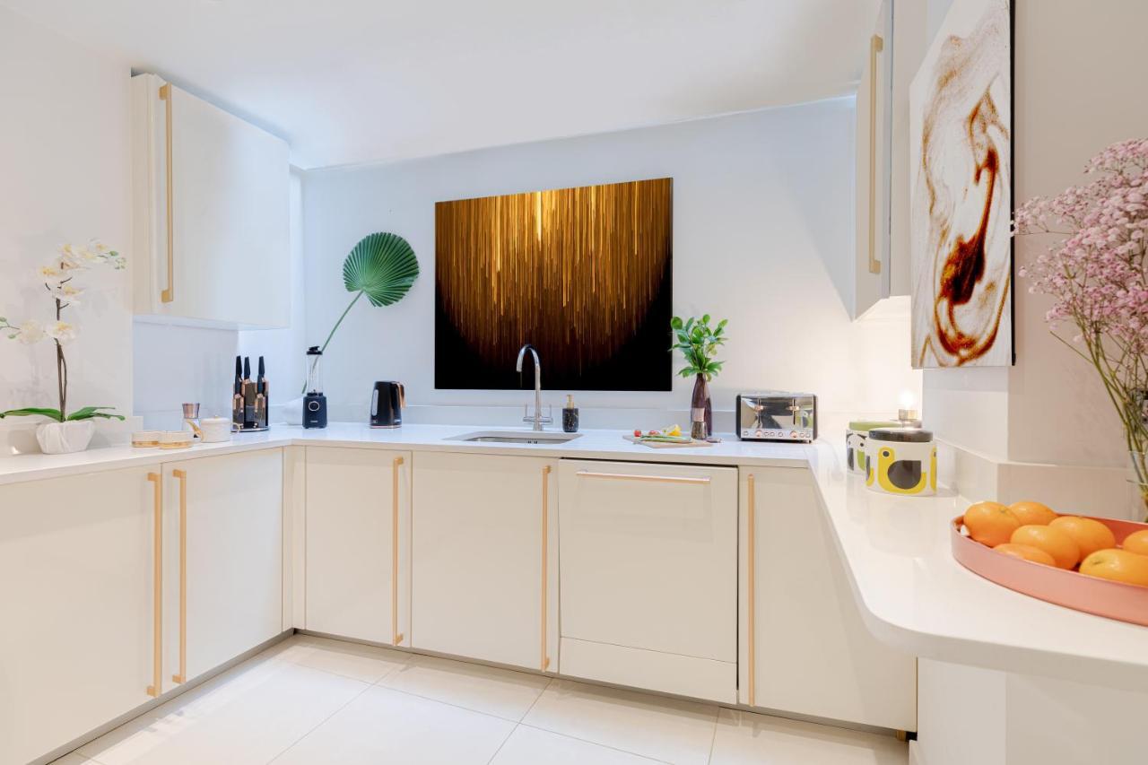 Explore The Most Exquisite West-End From A Harrods Family And Couple Home Лондон Экстерьер фото