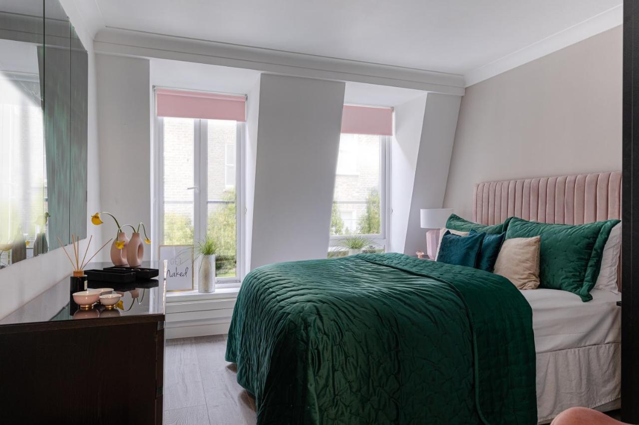 Explore The Most Exquisite West-End From A Harrods Family And Couple Home Лондон Экстерьер фото