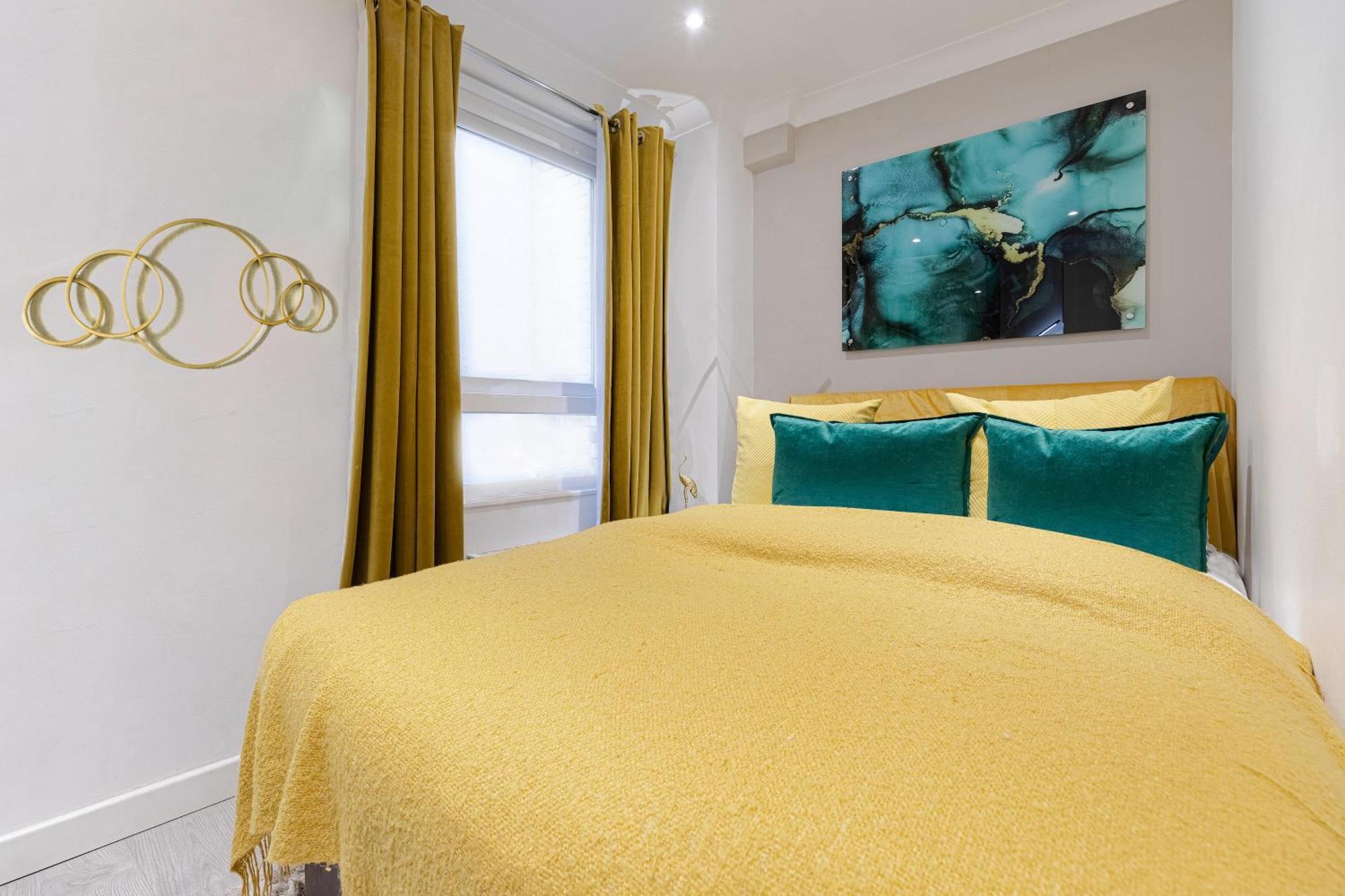 Explore The Most Exquisite West-End From A Harrods Family And Couple Home Лондон Экстерьер фото